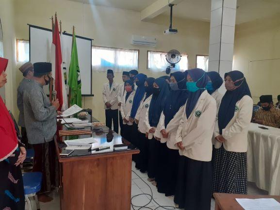 TINGKATKAN KREATIFITAS MAHASISWA, STAIHA LANTIK TIM PENGELOLA WEB MAHASISWA